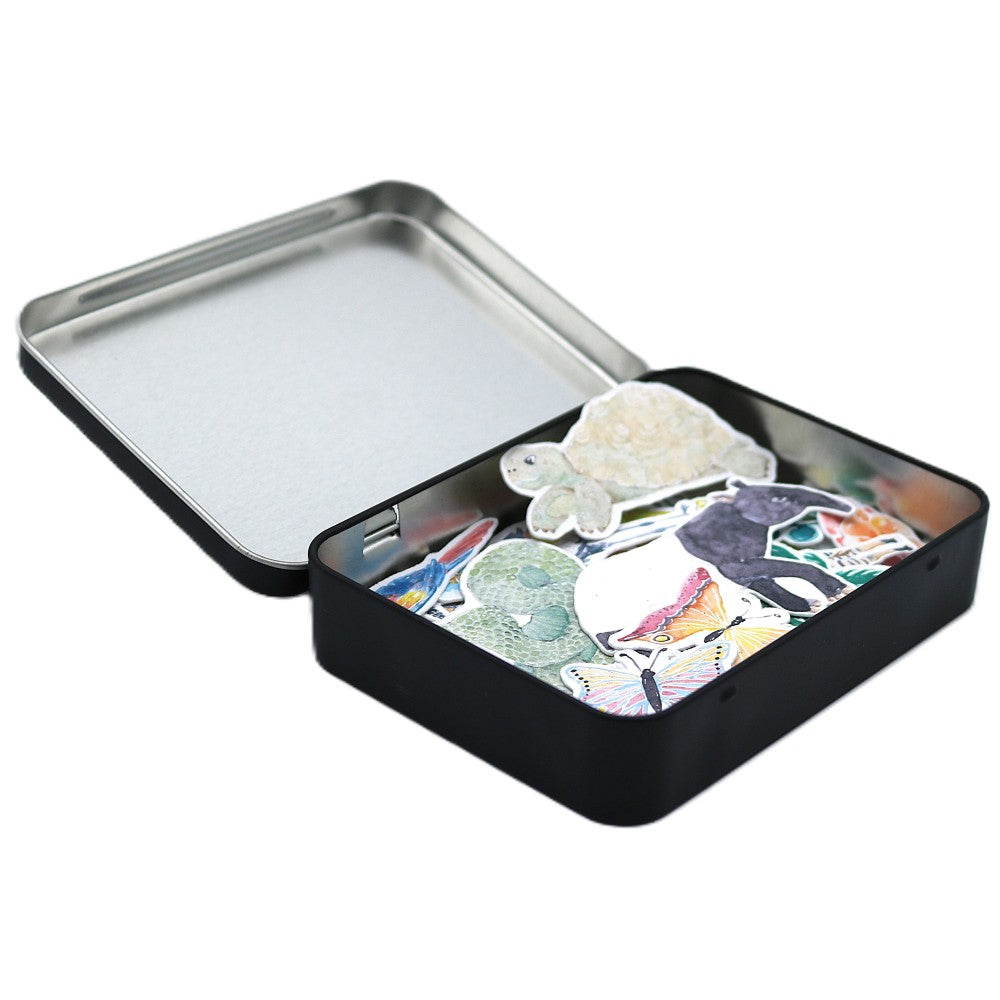 Stickerbox Tropenwelt geöffnet – wiederverwendbare Metallbox mit Tropen-Aquarellstickern