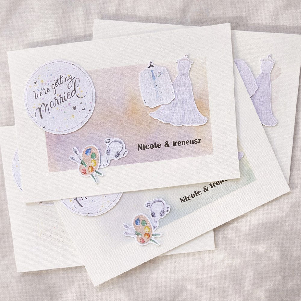 Hochzeitskarten auf buntem Aquarellhintergrund mit Namen und Brautkleidung