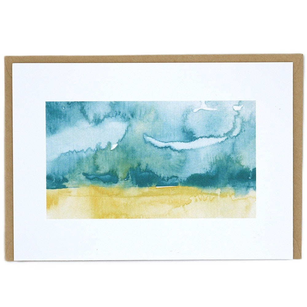 Postkarte Tropenwelt Aquarell Hintergrund mit Blau Gruen Verlauf und sandfarbenem Bereich inklusive Kraftpapier Umschlag