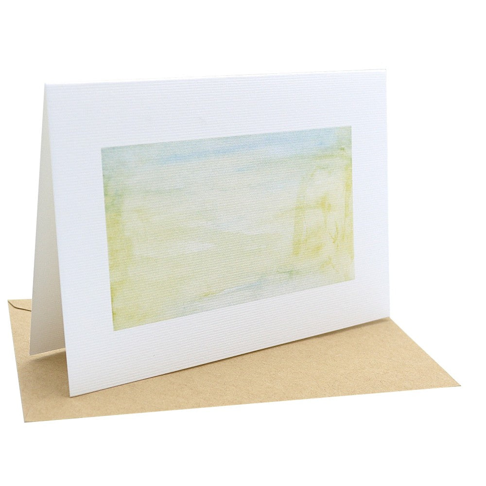 Tropenwelt Klappkarte mit Aquarell Hintergrund in Blau- und Grüntönen, stehende Karte mit liegendem Kraftpapier Umschlag