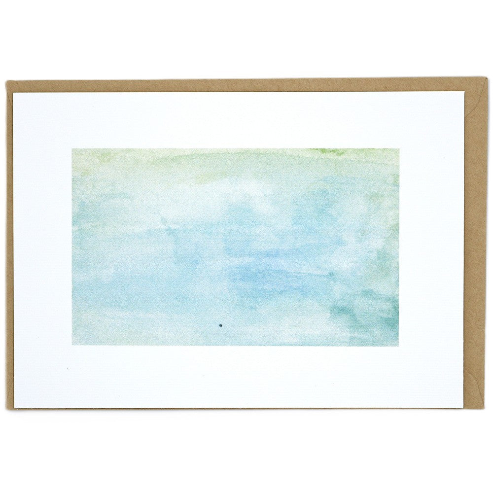 Postkarte Tropenwelt Aquarell-Hintergrund in Grün- und Blautönen mit Kraftpapier-Umschlag auf weißem Hintergrund