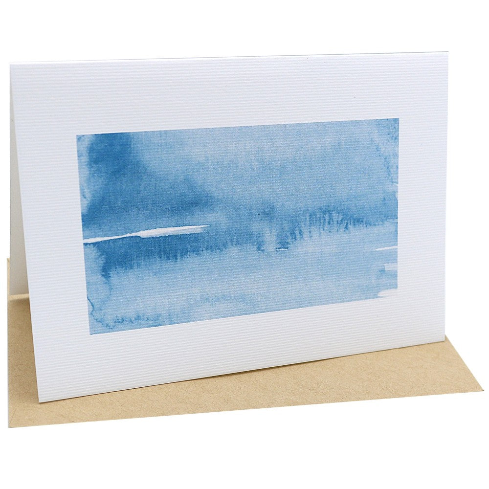 Aquarell-Klappkarte Geburtstag mit blauem gemaltem Hintergrund und Kraftpapier-Umschlag