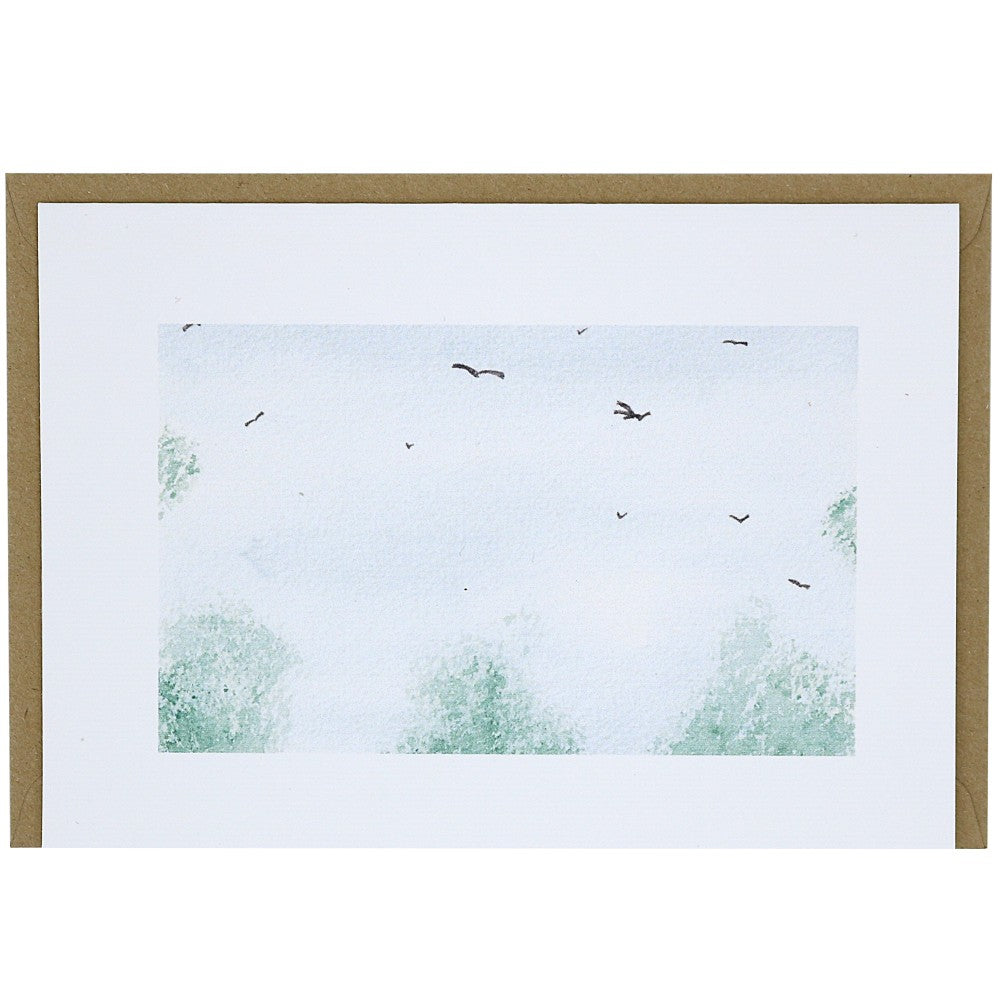 Postkarte mit abstraktem Aquarell-Hintergrund in Hellblau und Grün mit kleinen Vogel-Silhouetten
