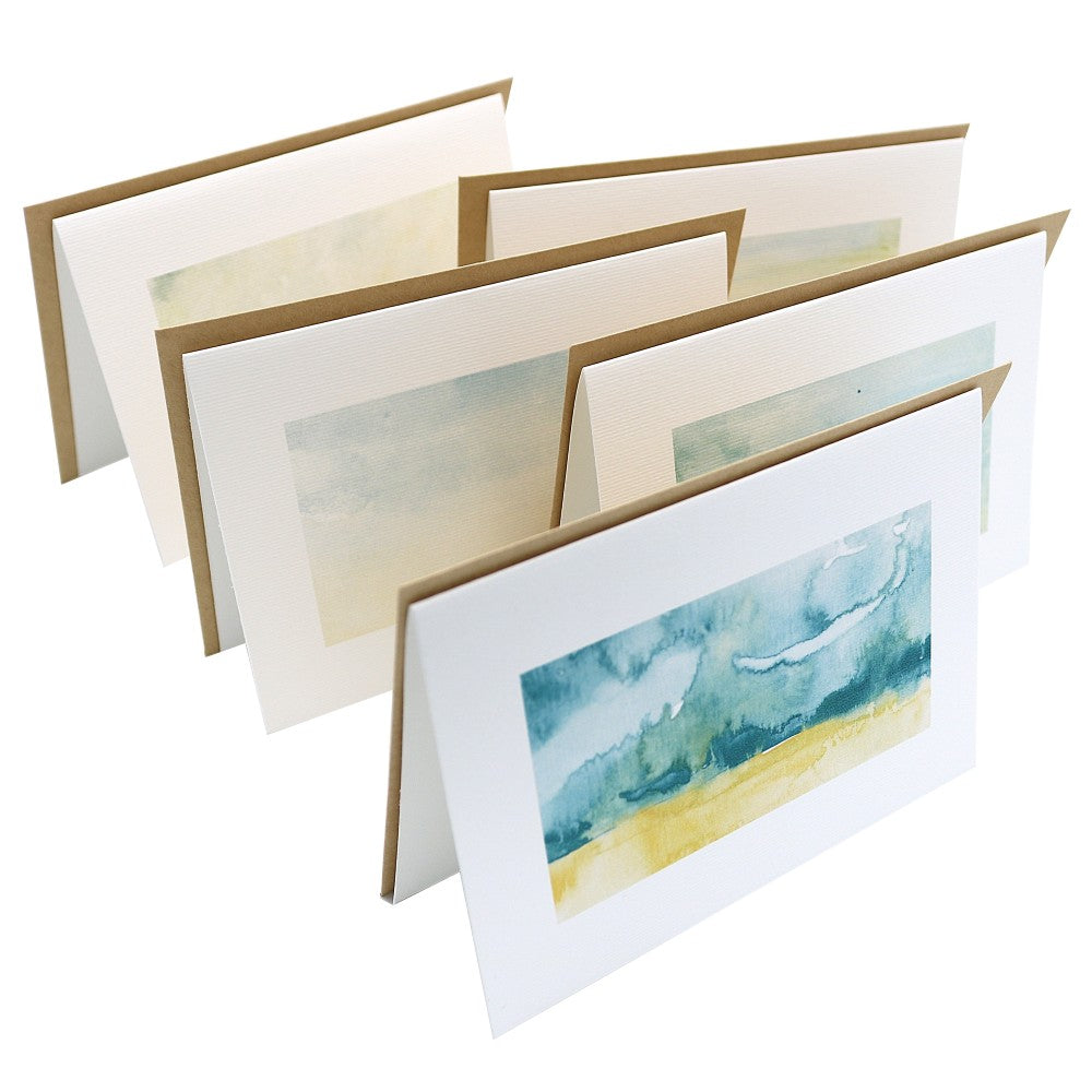 Tropenwelt Klappkarten mit Aquarell-Hintergründen in Blau- und Grüntönen, stehende Karten in einer Gruppe mit Kraftpapier-Umschlägen