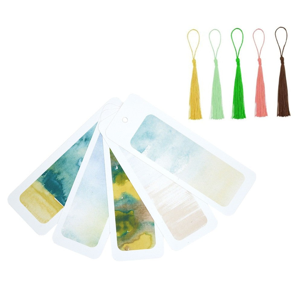Lesezeichen Hintergründe Tropenwelt, fünf Aquarellkarten in Blau-, Grün- und Beigetönen mit passenden farbigen Quasten auf weißem Hintergrund